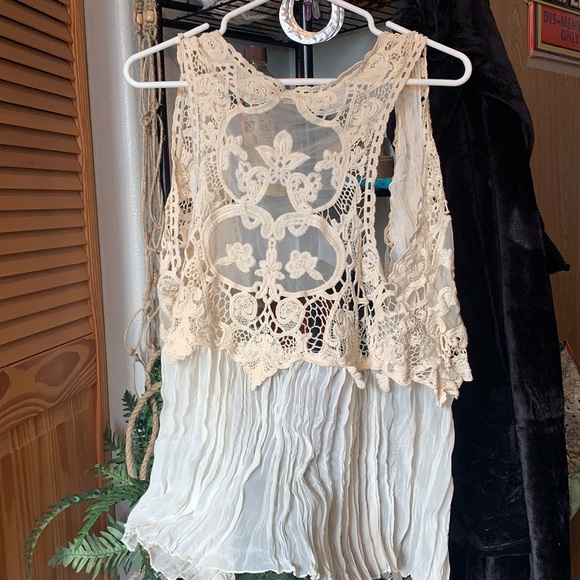 Lacy blouse - Picture 4 of 4